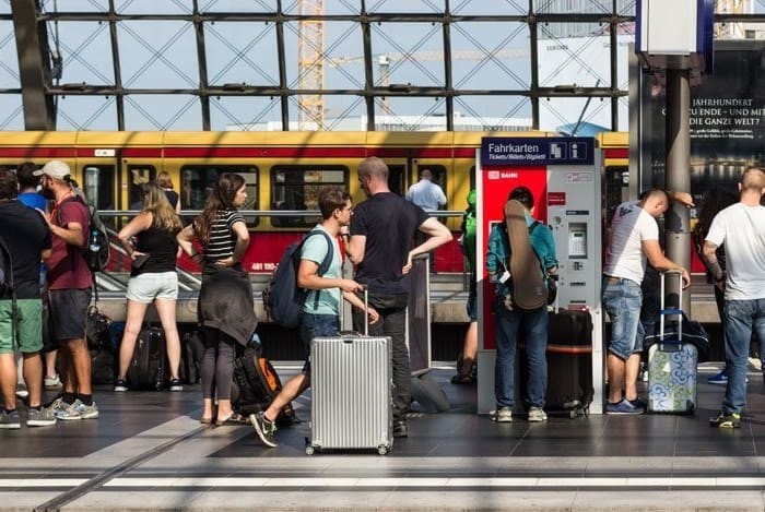 18 yas alti seyehat edecekmi